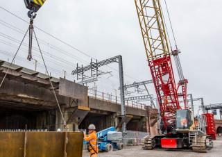 Верижни кранове - решетъчна стрела Liebherr LR 1110 