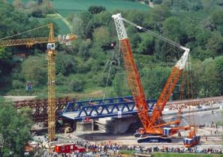 Верижни кранове - решетъчна стрела Liebherr LR 1750/2