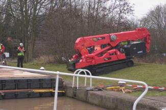Верижни кранове - телескопична стрела UNIC URW-706