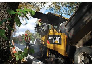 Верижни машини за асфалт Caterpillar AP555F