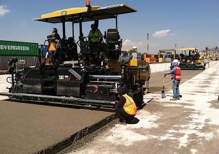Верижни машини за асфалт Caterpillar AP655F