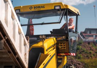 Верижни машини за асфалт Bomag BF 700 C 2 S 600