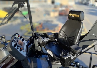 Верижни машини за асфалт Bomag BF 800 C 3 S 600