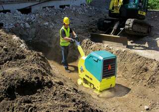 Вибролочи - уплърнителна техника Виброплочи с обратен ход Ammann APH 110-95