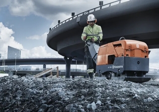 Вибролочи - уплърнителна техника Виброплочи с обратен ход Husqvarna LH 700