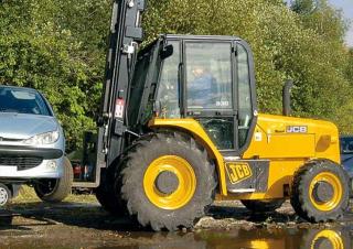 Високоповдигачи с висока проходимост JCB 930