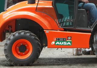Високоповдигачи с висока проходимост Ausa C 300 H