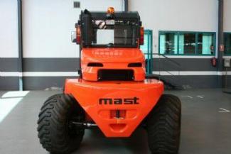 Високоповдигачи с висока проходимост Mast Explorer H 40 DA