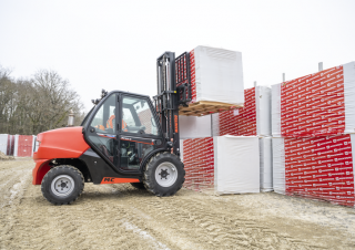 Високоповдигачи с висока проходимост Manitou MC 30-4