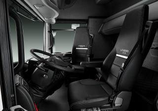 Камиони Влекачи Renault MAGNUM 520.19 4X2 T LEGEND