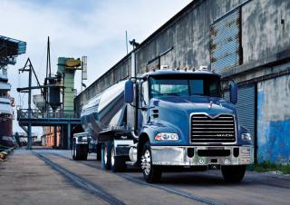 Камиони Влекачи Mack PINNACLE CA68 Conventional CXU602 MP7 4x2