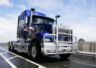 Камиони Влекачи Mack TITAN 64