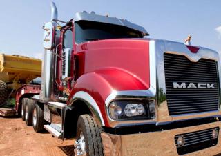 Камиони Влекачи Mack TITAN 64