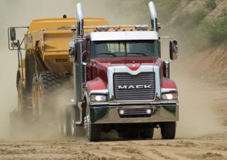 Камиони Влекачи Mack TITAN Day Cab MP10 8x4