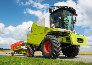 Зърнокомбайн Claas Avero 160