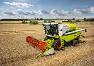 Зърнокомбайн Claas Avero 240