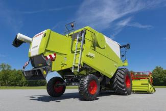 Зърнокомбайн Claas Avero 240