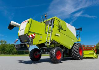 Зърнокомбайн Claas Avero 240