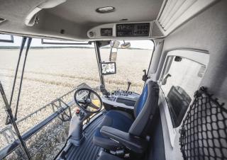Зърнокомбайн New Holland CX6.80