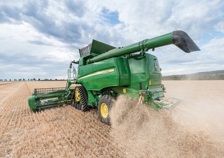Зърнокомбайн John Deere T670 