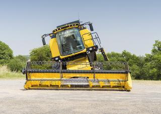 Зърнокомбайн New Holland TC5.70 SCR