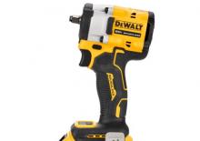 Акумулаторни ударни винтоверти и гаечни ключове DEWALT DCF923P2
