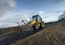 Багер-товарачи с обратно загребване New Holland B100C TC