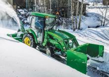 Челен колесен товарач John Deere 320R 