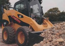 Челни товарачи Caterpillar 246C