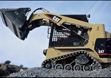 Челни товарачи Caterpillar 247