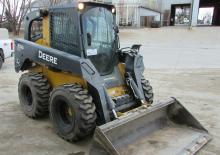 Челни товарачи John Deere Construction 332D