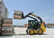 Челни товарачи New Holland L218