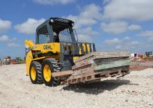 Челни товарачи Gehl R135