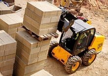 Челни товарачи JCB Robot 190 T