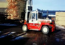Челни вилични мотокари, дизелови SVETRUCK 1560-33