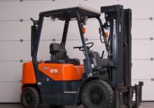 Челни вилични мотокари, дизелови Doosan D25G