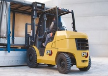 Челни вилични мотокари, дизелови Caterpillar DP40N3
