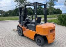 Челни вилични мотокари, дизелови Nissan FJ 01 A 10 U