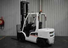 Челни вилични мотокари, дизелови Nissan YG 1 F 2 A 35 DU