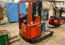 Електрически високоповдигачи BT RT 2000 SE
