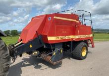 Големи квадратни преси + преси с висока плътност New Holland D 1010 CC