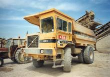 Камиони-самосвали Volvo 425C