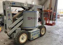 Колесни повдигачи с подвижна стрела Skyjack SJKB 33 I