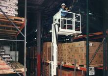 Подемници с единична вертикална мачта Lift-A-Loft AMV36-19
