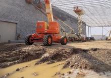 Колесни повдигачи с подвижна стрела JLG 800AJ
