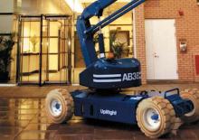 Колесни повдигачи с подвижна стрела UpRight AB 38 W