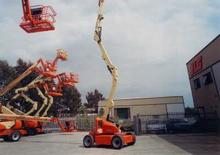 Колесни повдигачи с подвижна стрела JLG M400AJPN