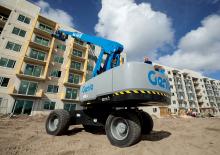 Колесни телескопични подемници Genie S-80 HF 