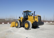 Колесни товарачи SEM 655D
