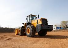 Колесни товарачи SEM 676D